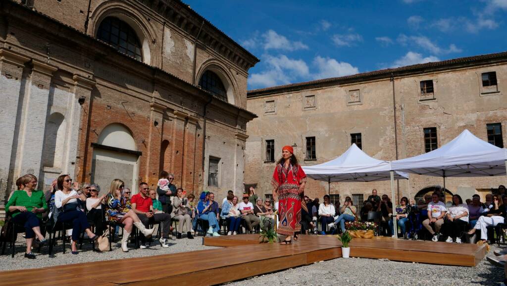 La sfilata solidale alla Caritas