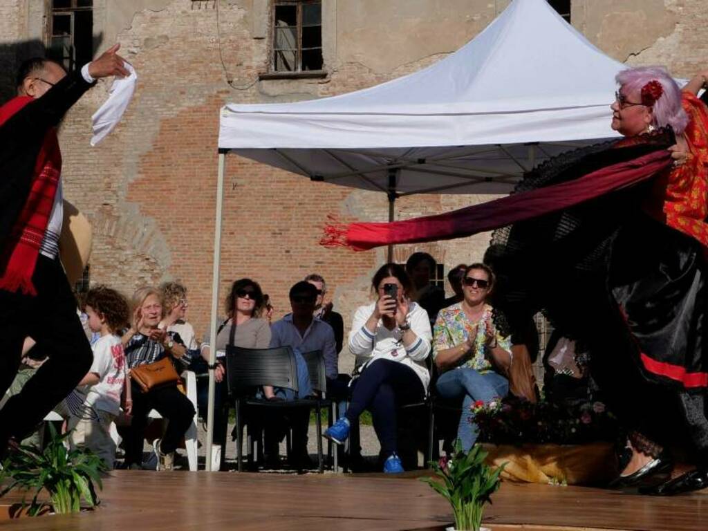 La sfilata solidale alla Caritas